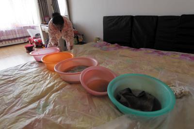 于都楼上漏水，住户失联，小区没物管，业主维权难！律师来支招……